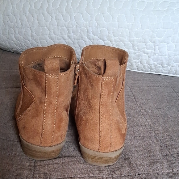 Girls Wonder Nation Tan Suede Kids Boots - Picture 4 of 5